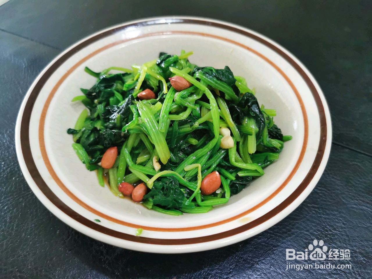 果仁菠菜的做法