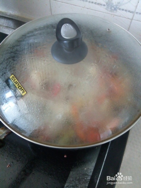 抓住家中的美食：[1]烹制西红柿羊排火锅