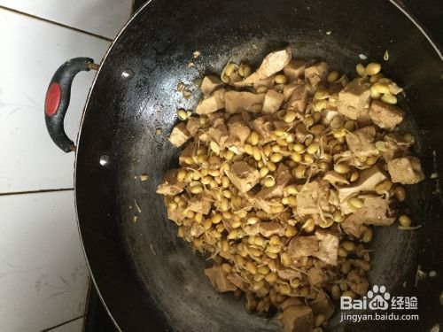 黄豆芽炖豆腐的家常做法