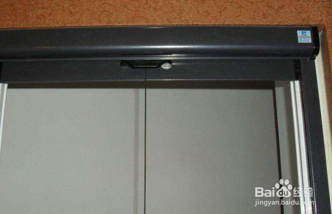 下拉纱窗怎么打开