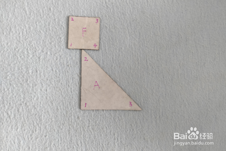 用七巧板怎样拼一个拿着旗子的人?