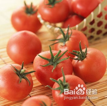 男士如何自制西红柿美白控油面膜