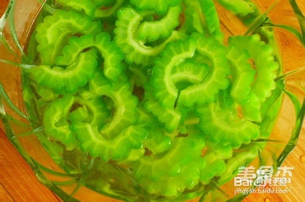 凉拌苦瓜的制作方法