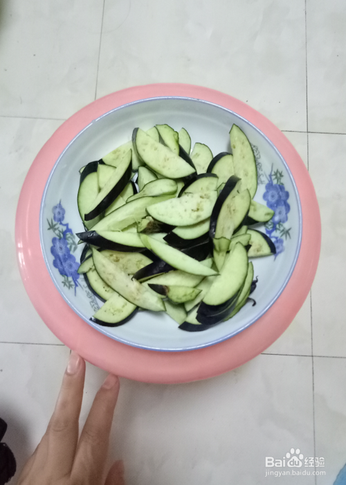 如何简单做青椒炒茄片