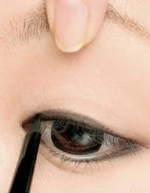 初学者怎样用眼线膏