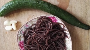 怎样做一道爽口开胃的凉拌蕨根粉