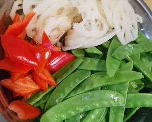 如何炒出鲜脆的炒莲藕