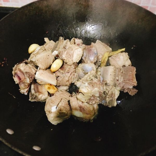 红烧排骨萝卜藕