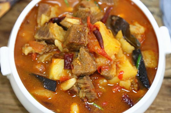 番茄牛肉炖土豆