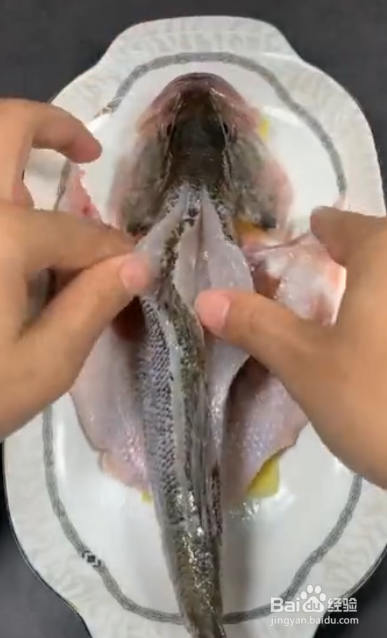 蒸鲈鱼的家常做法