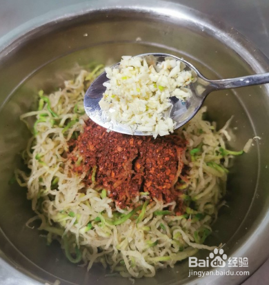 炝拌白萝卜丝