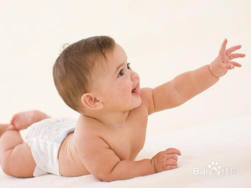 如何引导3个多月宝宝翻身