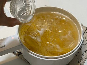 奶油蒜香黄油虾意面的做法