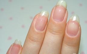 哪种美甲视频教程好教你画粉色蝴蝶型美甲教程