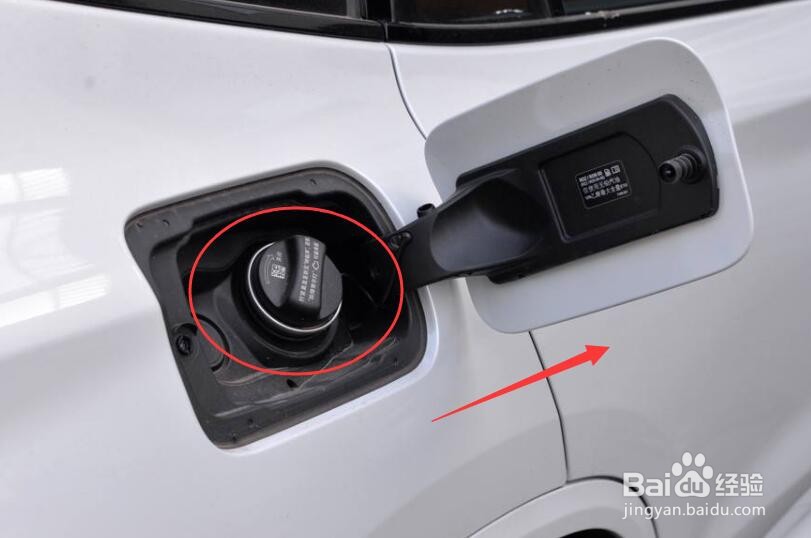 宝马x3油箱盖怎么打开