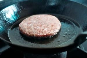 冷冻牛肉饼怎么煎