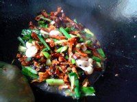 自制豆豉盐辣椒炒大蒜苗
