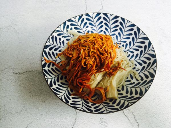 虫草花拌金针菇