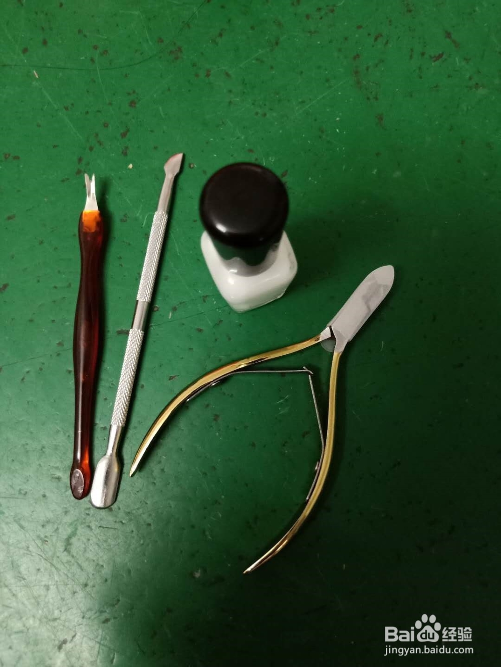 做简单的美甲款式至少需要哪些材料和工具
