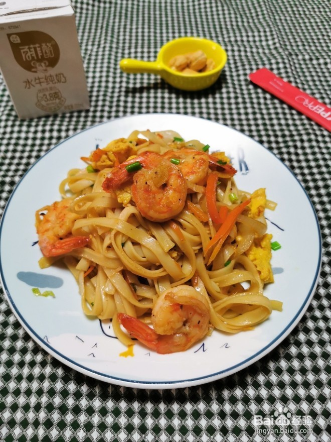 黄油虾仁炒面的做法