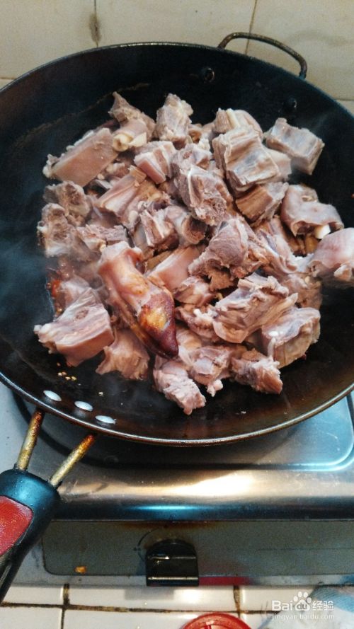 胡萝卜烧羊肉的做法.