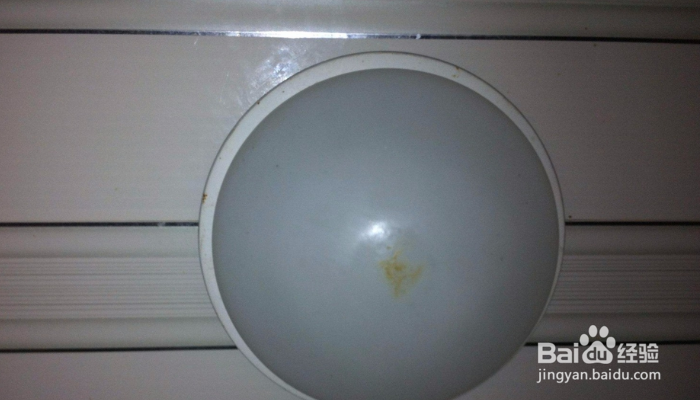 开灯后一闪一闪怎么修