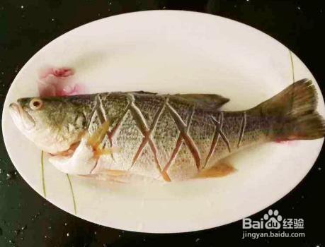 家庭自制清蒸鲈鱼