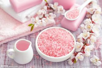 小编教你改善讨厌的鸡皮肤