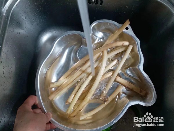 酸辣味的炒藕带