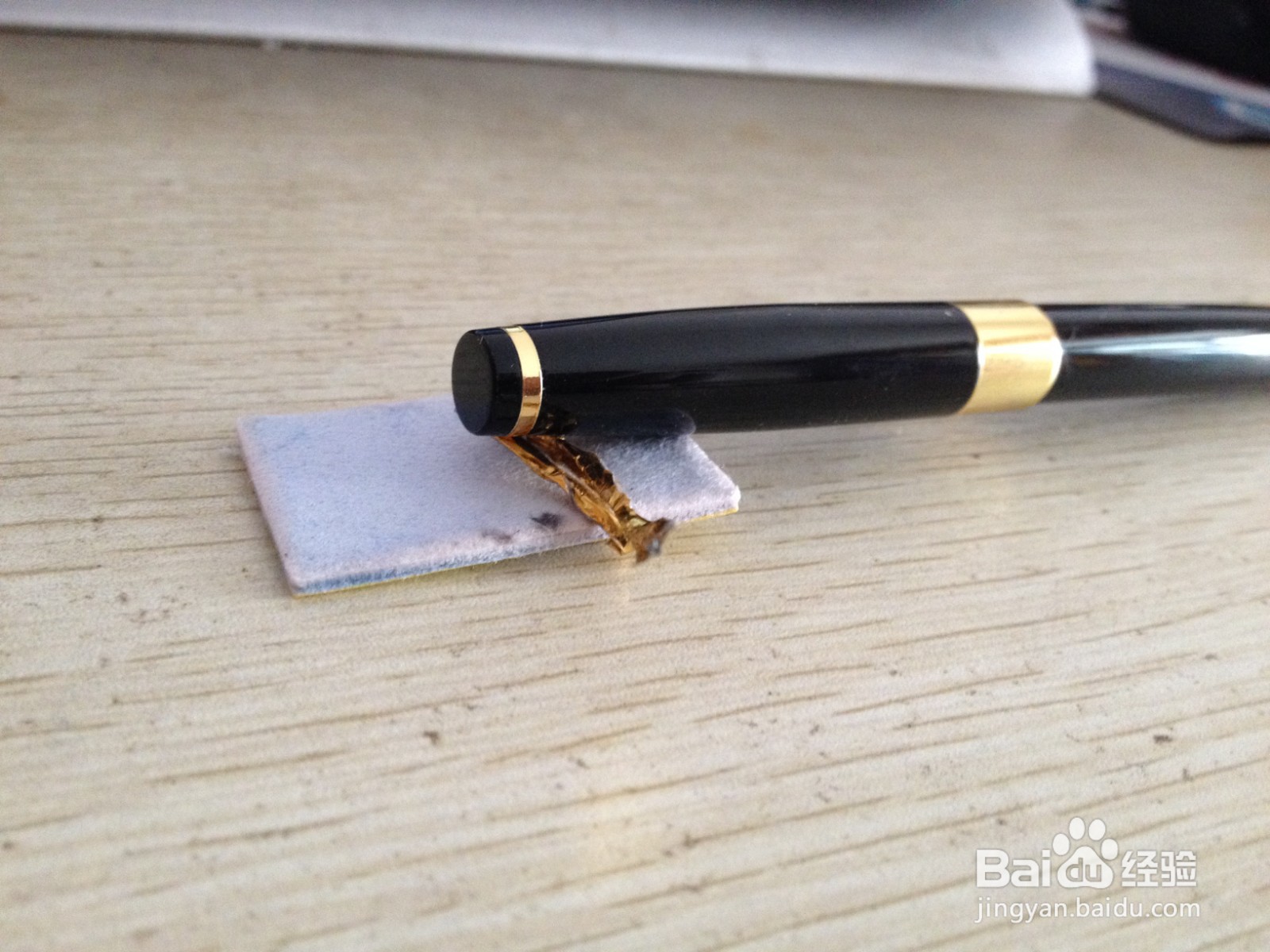 如何用面包袋绑绳和电蚊香片做简易的钢笔支架