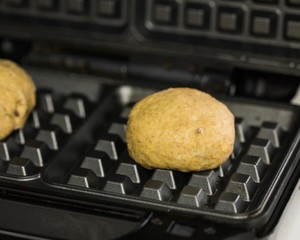 黑芝麻华夫饼的做法