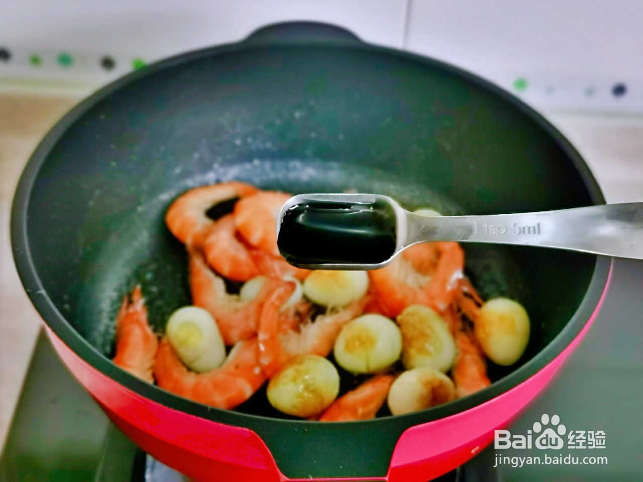 红烧虾焖鹌鹑蛋的做法