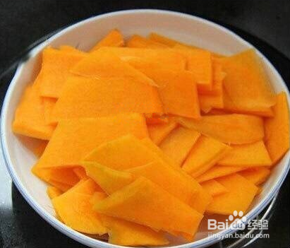 手把手教会您做超级好吃的甜品——南瓜夹心饼