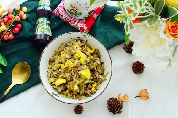 鸡蛋热炒鲜味槐花