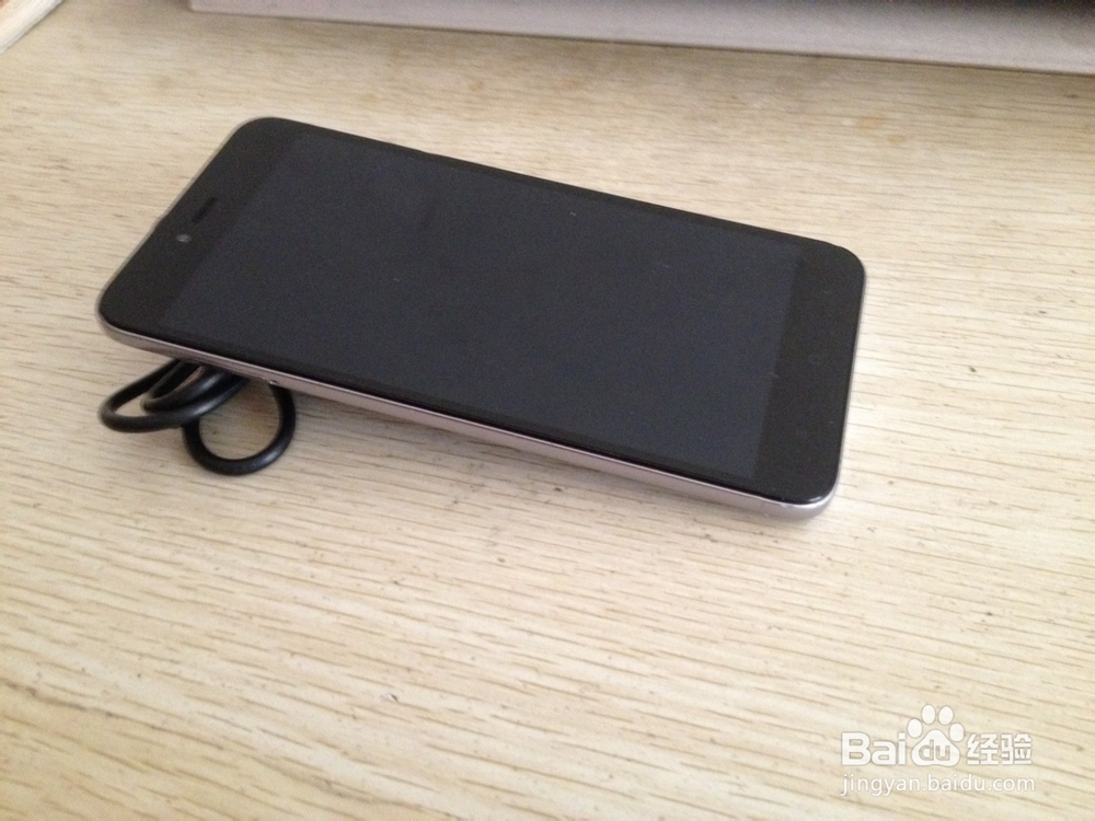 如何用数据线和数据线绑绳做简易手机支架