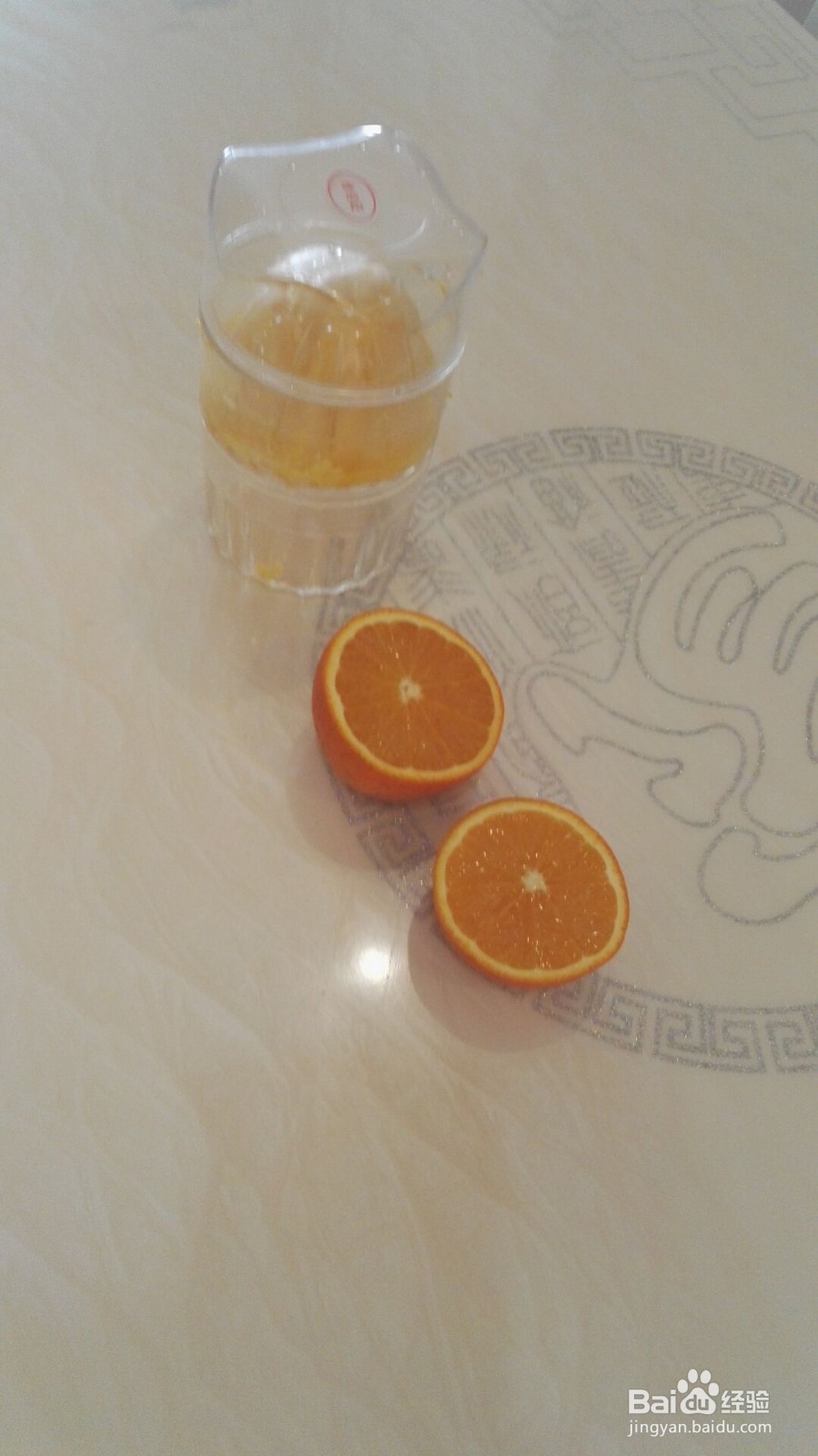 用手动砸汁机砸果汁方法