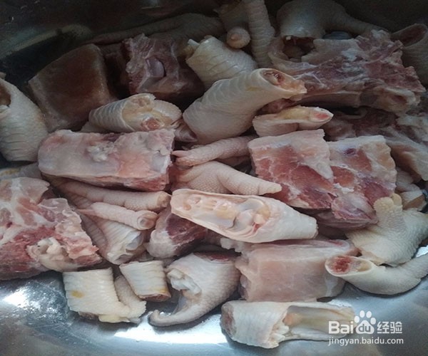 如何做健康无油的啤酒炖鸡爪排骨