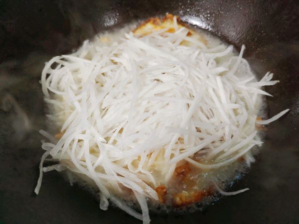鲜美萝卜丝炖煎蛋