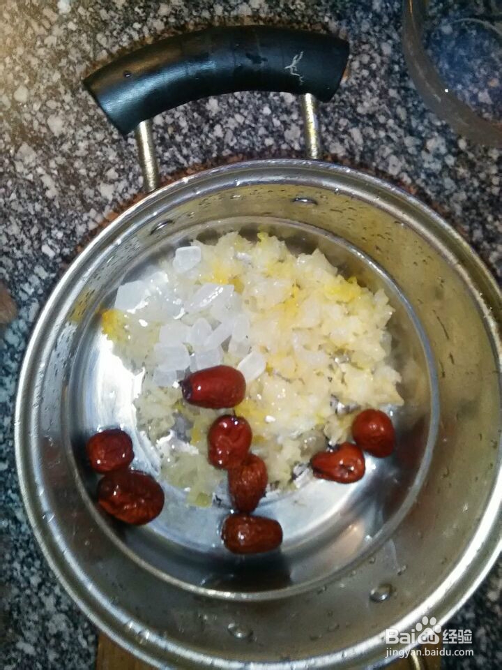 周末的营养餐红枣银耳莲子汤