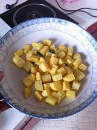 养生食补蚕豆焖饭的做法
