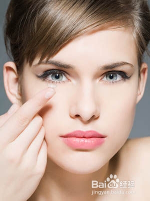 怎么戴美瞳？隐形眼镜佩戴技巧！