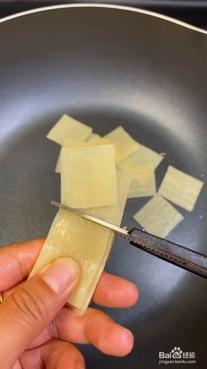 如何制作好吃的鸡蛋火腿炒冷面?