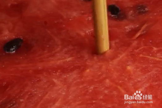 如何榨出新鲜的西瓜汁？