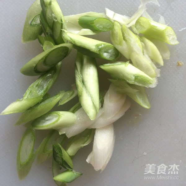 酸菜肉丸煲的做法
