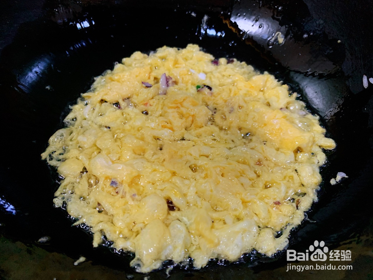 菠萝虾仁炒饭的做法