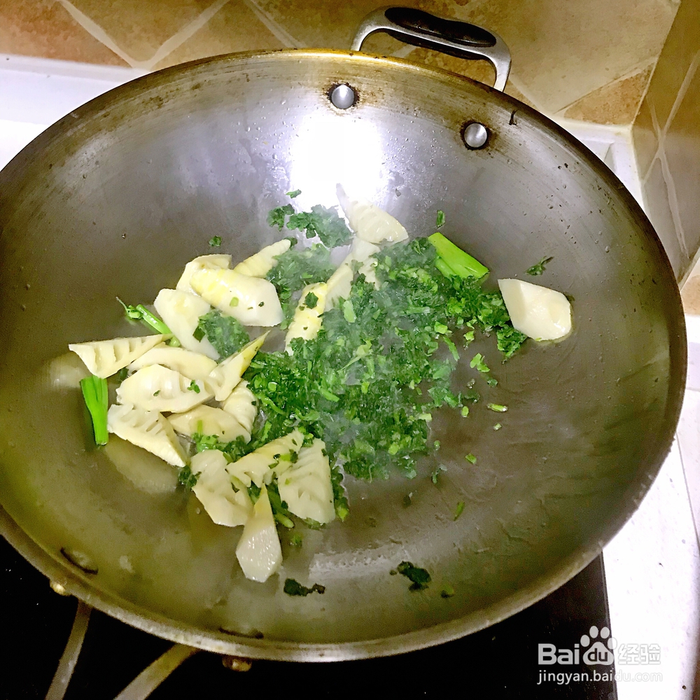 爽脆可口的荠菜春笋炒年糕