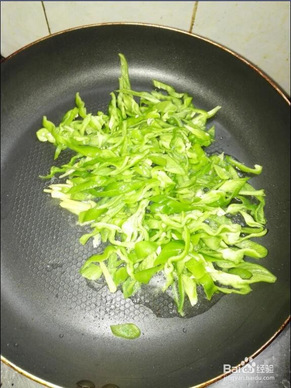 怎样做辣椒炒鸡肉？