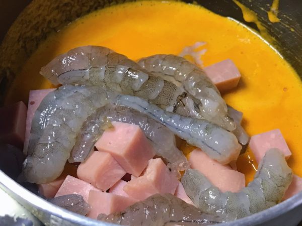 网红咸蛋黄虾仁豆腐煲