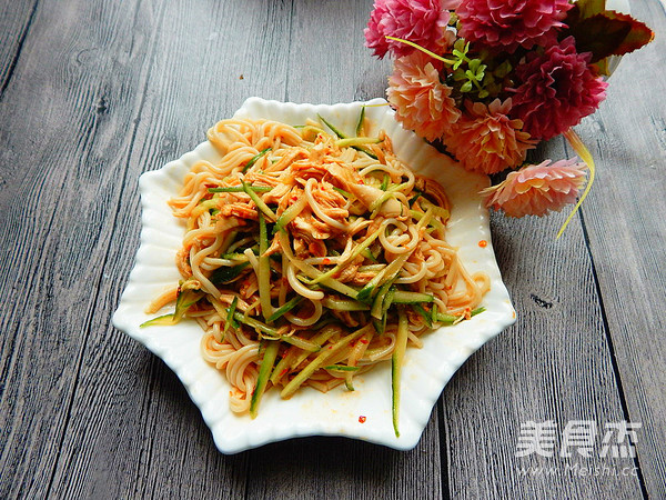 黄瓜鸡丝凉拌面