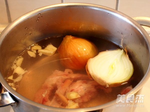 葱香油鸡腿的做法